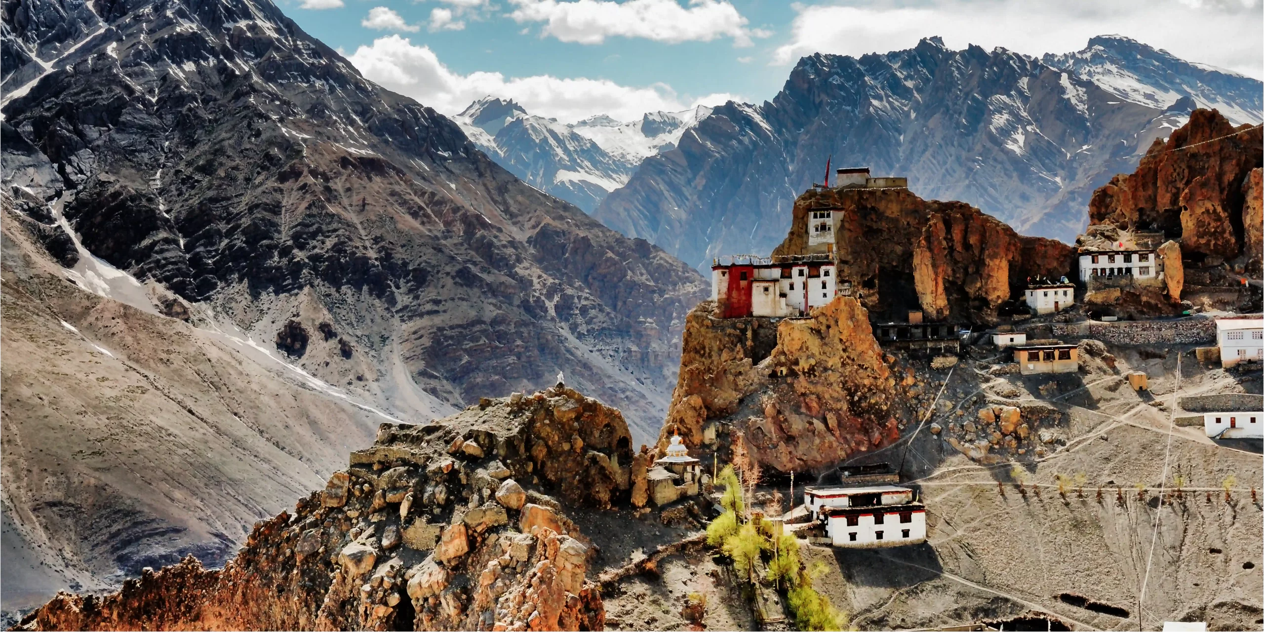 Force Urbania Traveller Booking for Chandigarh to Manali group travel